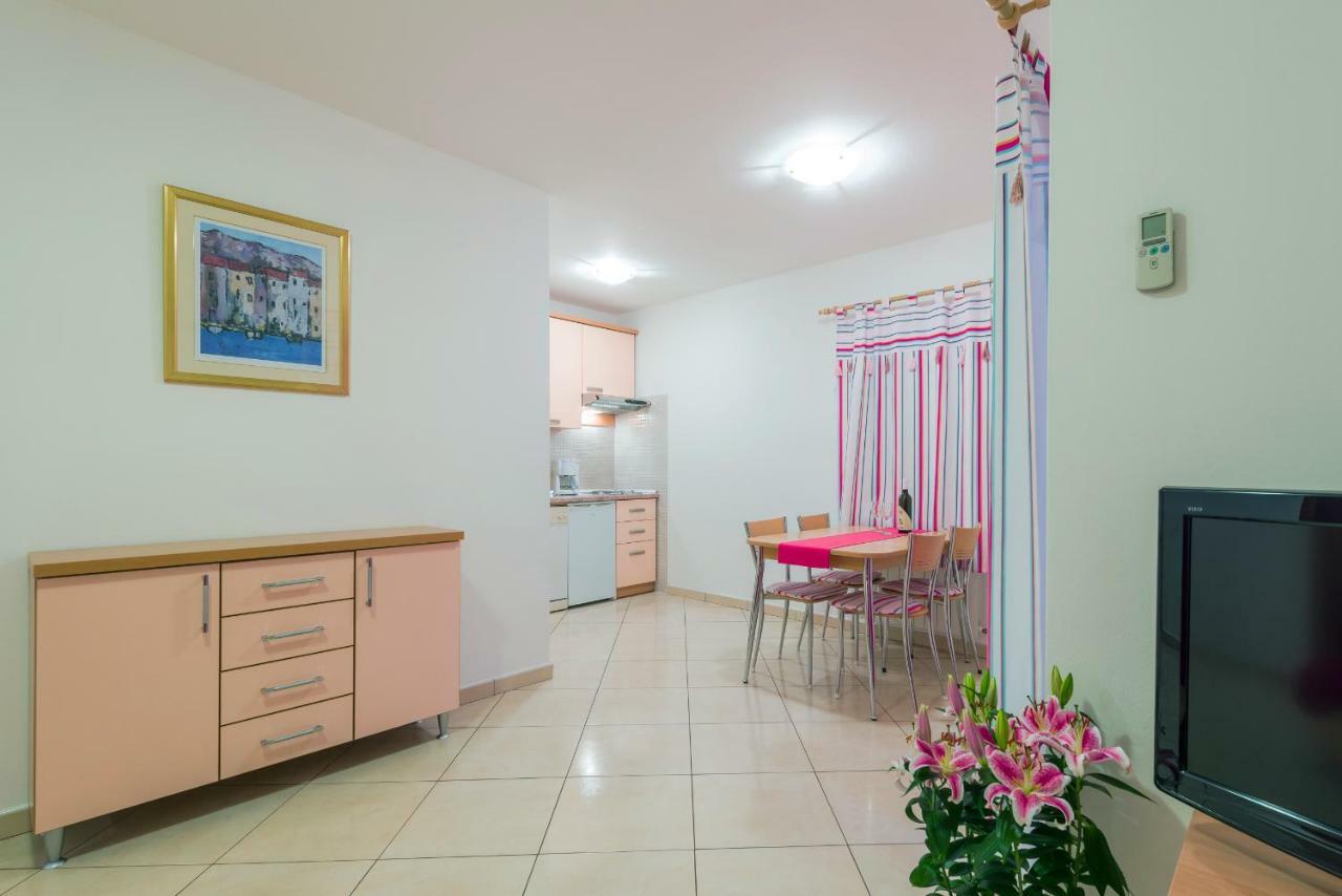 Apartments Villa Vallum 볼 외부 사진