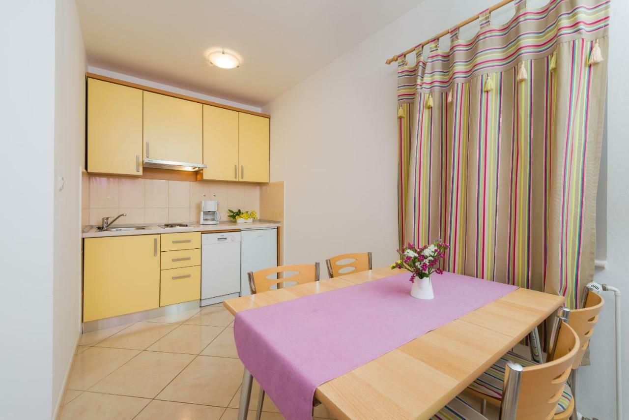 Apartments Villa Vallum 볼 외부 사진